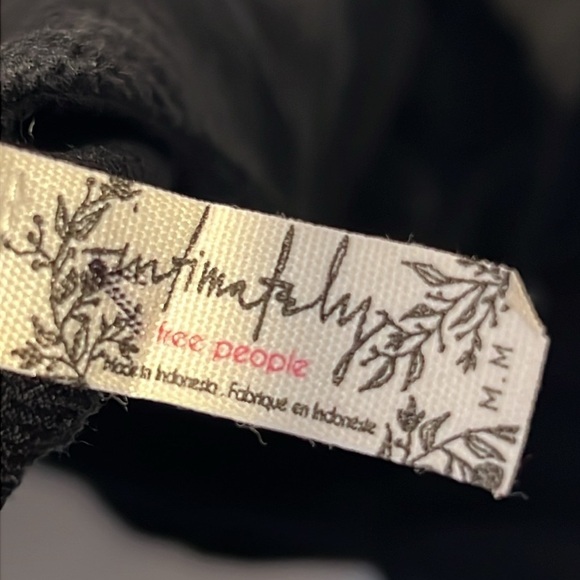 Intimately Free People Black Flowy Gauzy Crepe Tank Size Medium - Picture 8 of 14